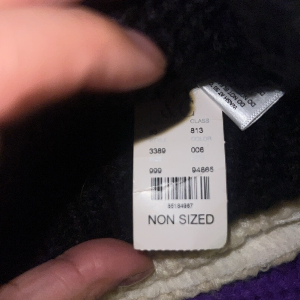Black cable knit beanie - Picture 4 of 4